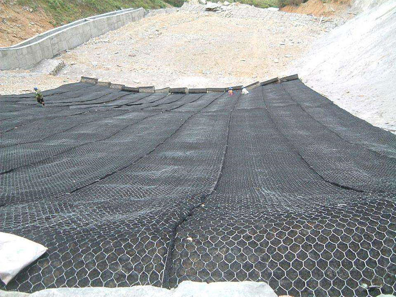 加筋麥克墊用于水流導致的岸坡侵蝕防護